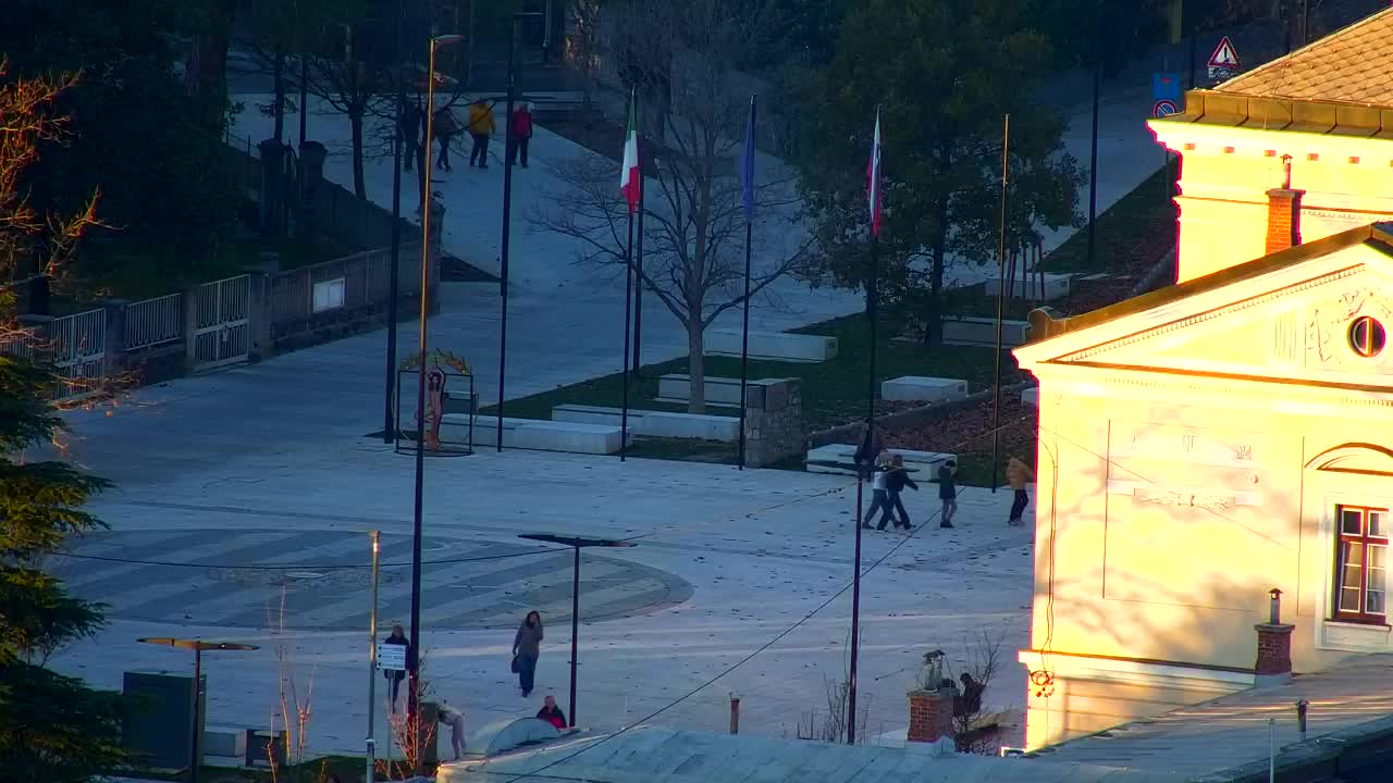 Nova Gorica i Gorica: Prekrasan Pogled iz Franjevačkog Samostana Kostanjevica