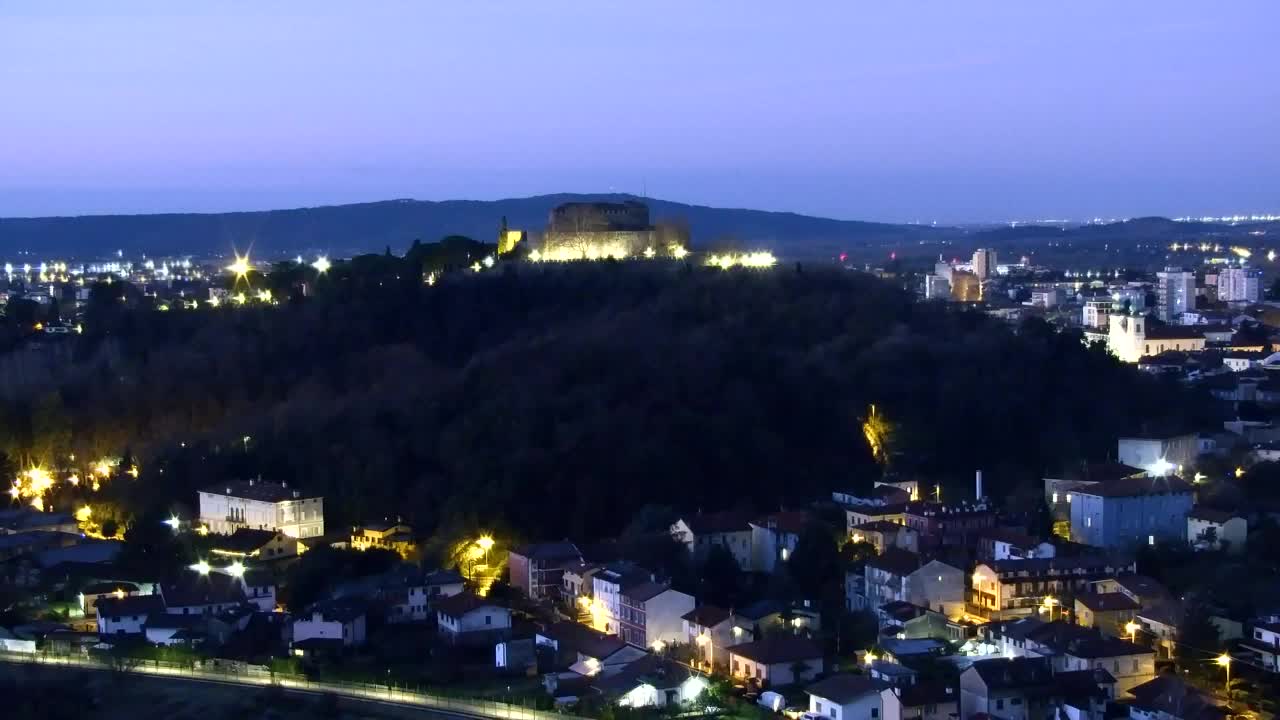 Nova Gorica i Gorica: Prekrasan Pogled iz Franjevačkog Samostana Kostanjevica