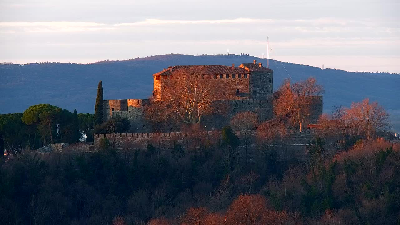 Nova Gorica i Gorica: Prekrasan Pogled iz Franjevačkog Samostana Kostanjevica