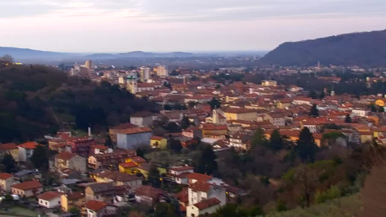 Nova Gorica e Gorizia: Panorama Mozzafiato dal Convento Francescano di Castagnevizza