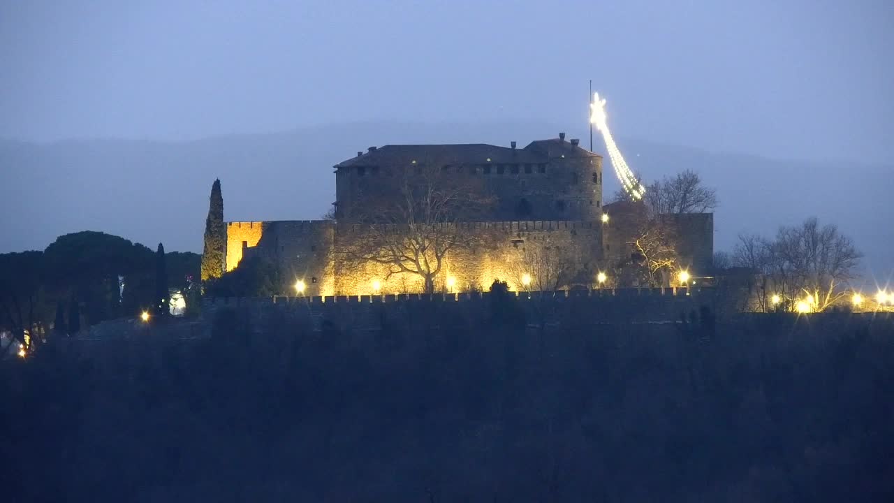 Nova Gorica i Gorica: Prekrasan Pogled iz Franjevačkog Samostana Kostanjevica