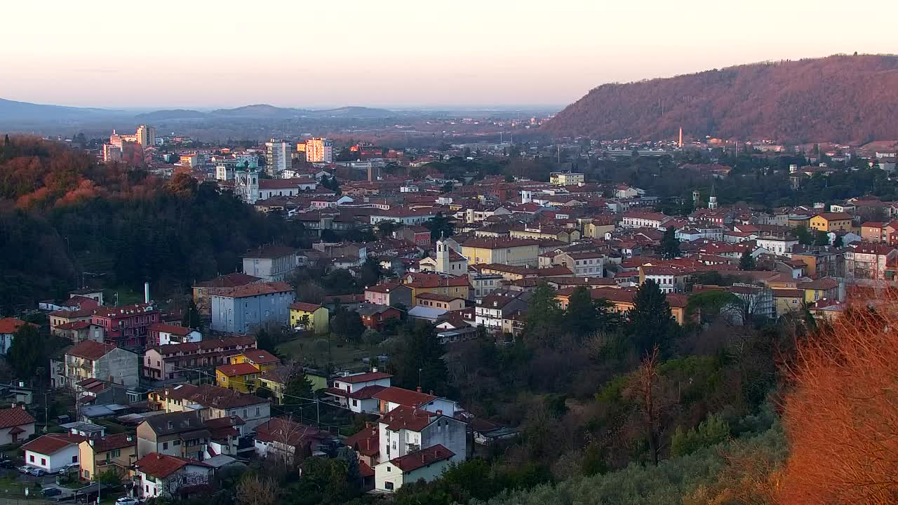 Nova Gorica e Gorizia: Panorama Mozzafiato dal Convento Francescano di Castagnevizza