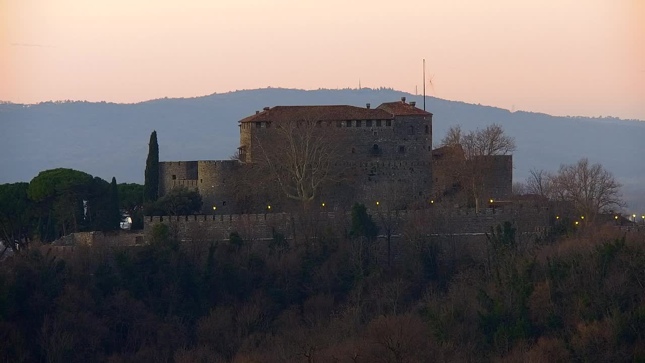 Nova Gorica i Gorica: Prekrasan Pogled iz Franjevačkog Samostana Kostanjevica