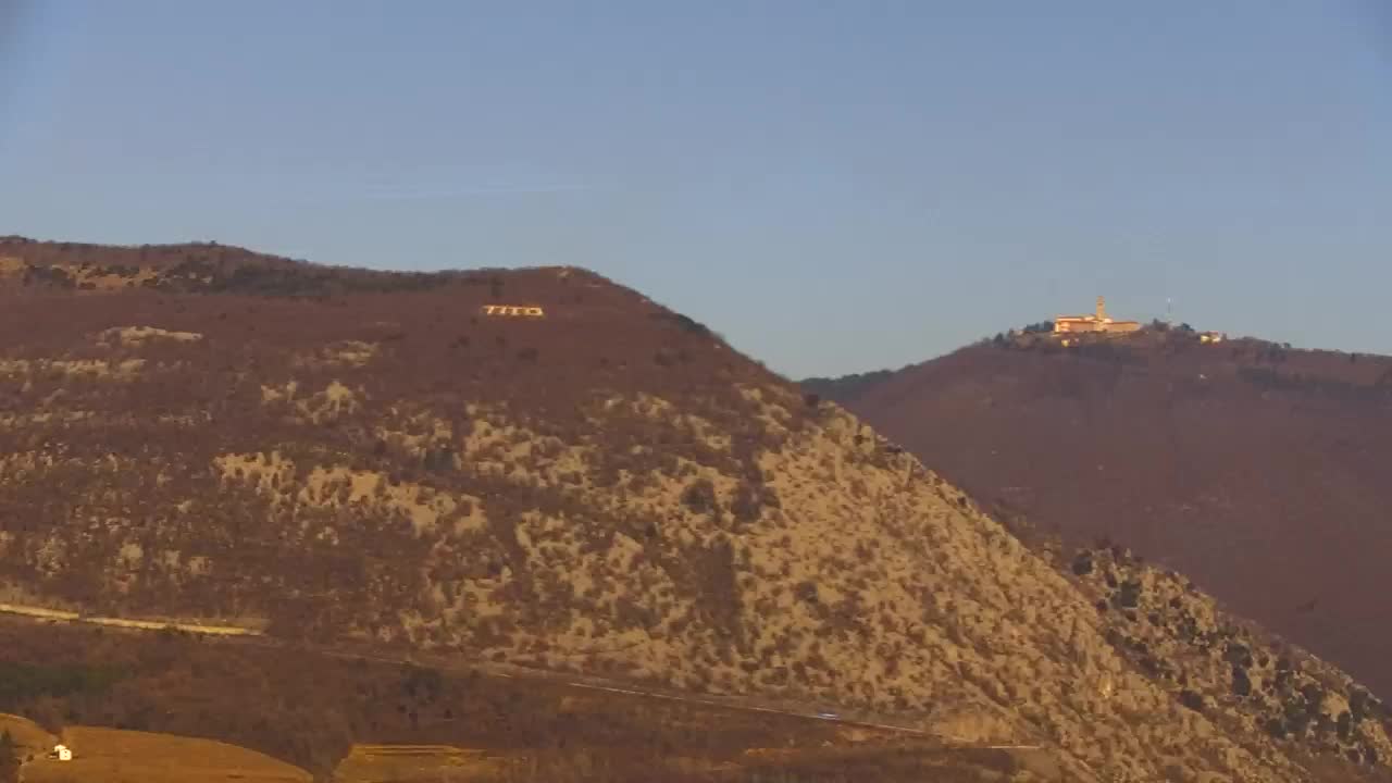 Nova Gorica e Gorizia: Panorama Mozzafiato dal Convento Francescano di Castagnevizza