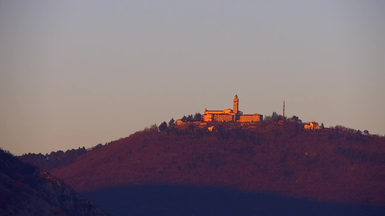 Nova Gorica e Gorizia: Panorama Mozzafiato dal Convento Francescano di Castagnevizza