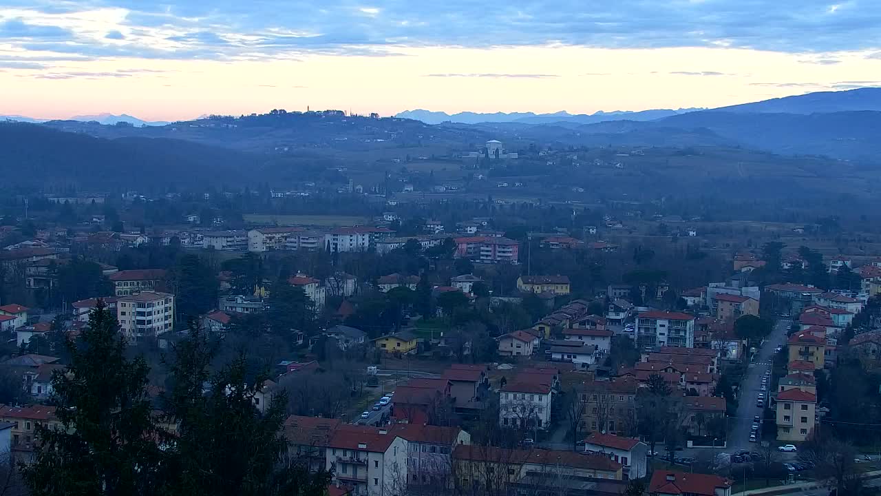 Nova Gorica e Gorizia: Panorama Mozzafiato dal Convento Francescano di Castagnevizza