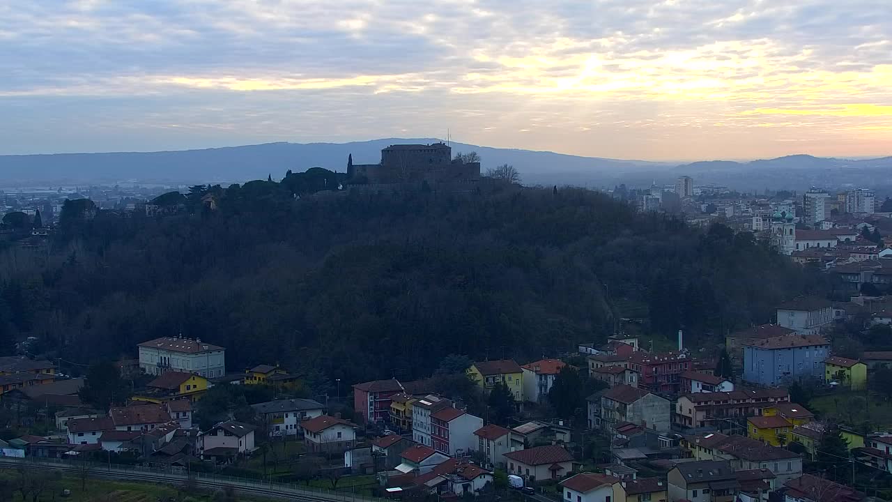 Nova Gorica i Gorica: Prekrasan Pogled iz Franjevačkog Samostana Kostanjevica