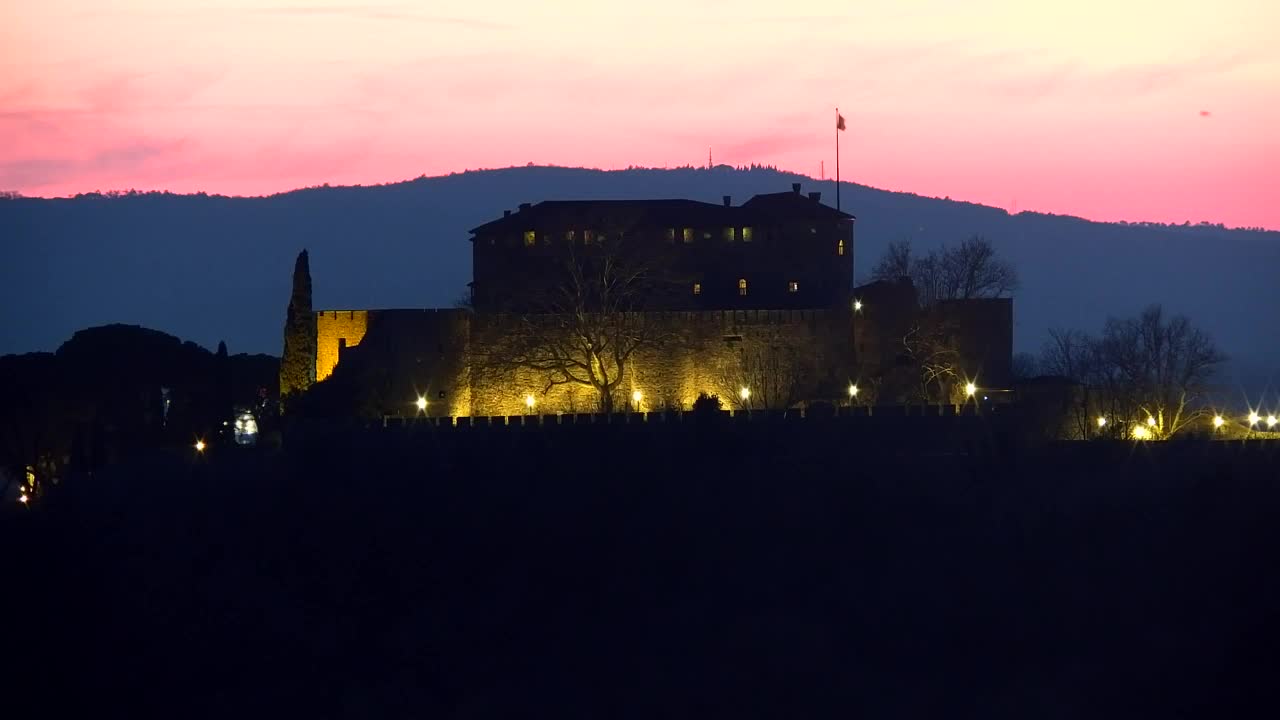 Nova Gorica e Gorizia: Panorama Mozzafiato dal Convento Francescano di Castagnevizza