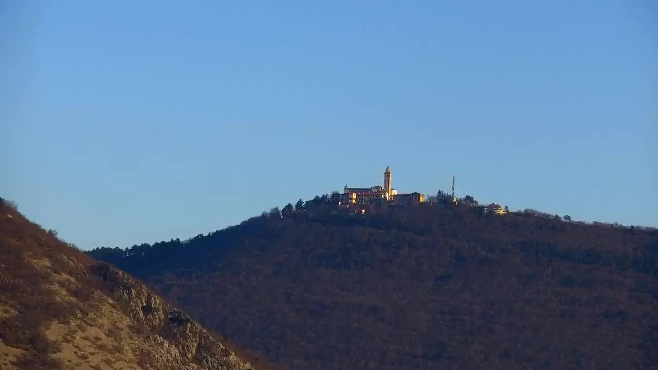 Nova Gorica e Gorizia: Panorama Mozzafiato dal Convento Francescano di Castagnevizza