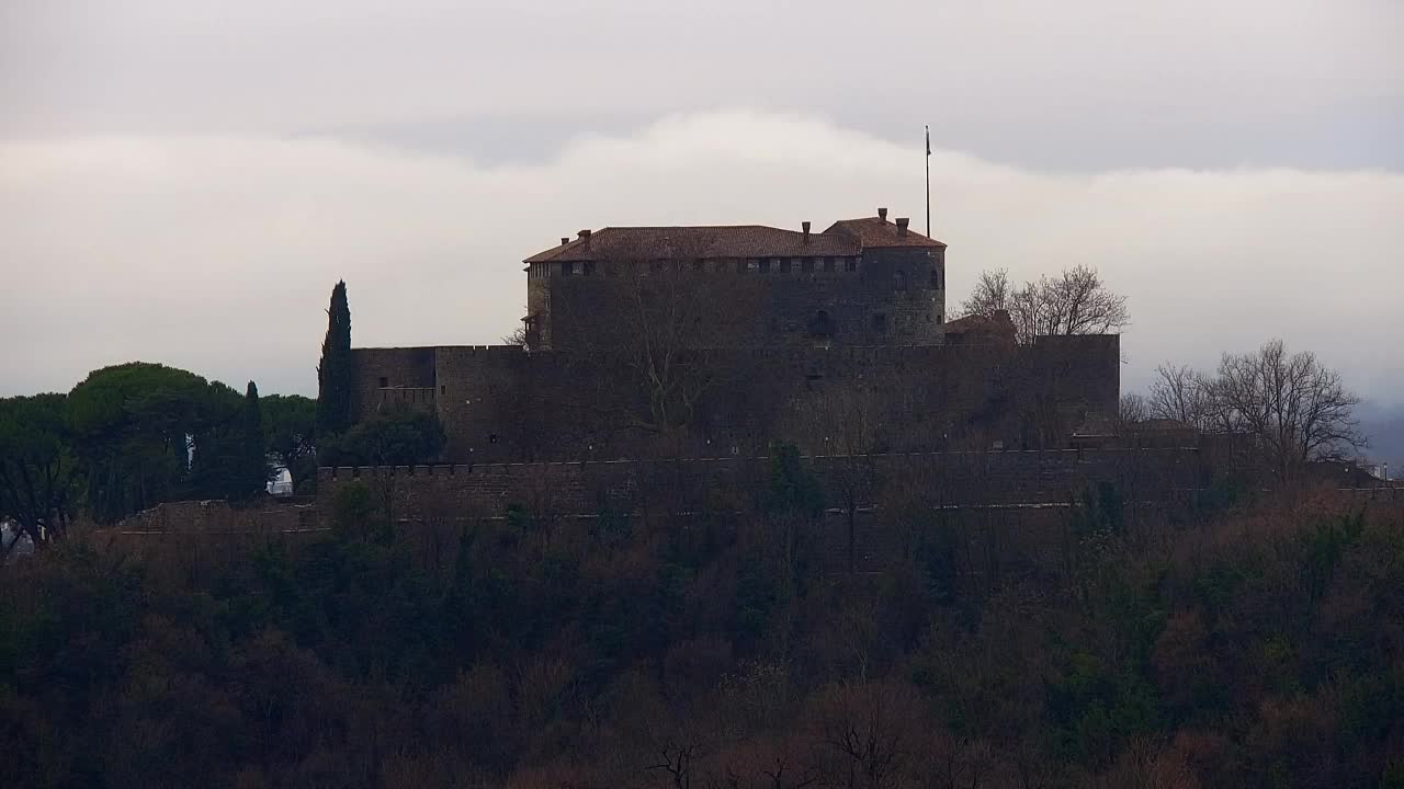 Nova Gorica e Gorizia: Panorama Mozzafiato dal Convento Francescano di Castagnevizza