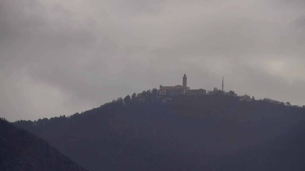 Nova Gorica e Gorizia: Panorama Mozzafiato dal Convento Francescano di Castagnevizza