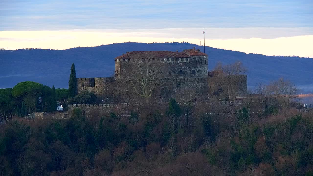 Nova Gorica e Gorizia: Panorama Mozzafiato dal Convento Francescano di Castagnevizza