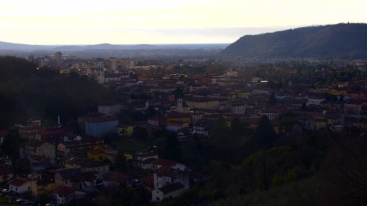 Nova Gorica i Gorica: Prekrasan Pogled iz Franjevačkog Samostana Kostanjevica