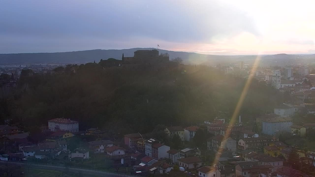 Nova Gorica i Gorica: Prekrasan Pogled iz Franjevačkog Samostana Kostanjevica