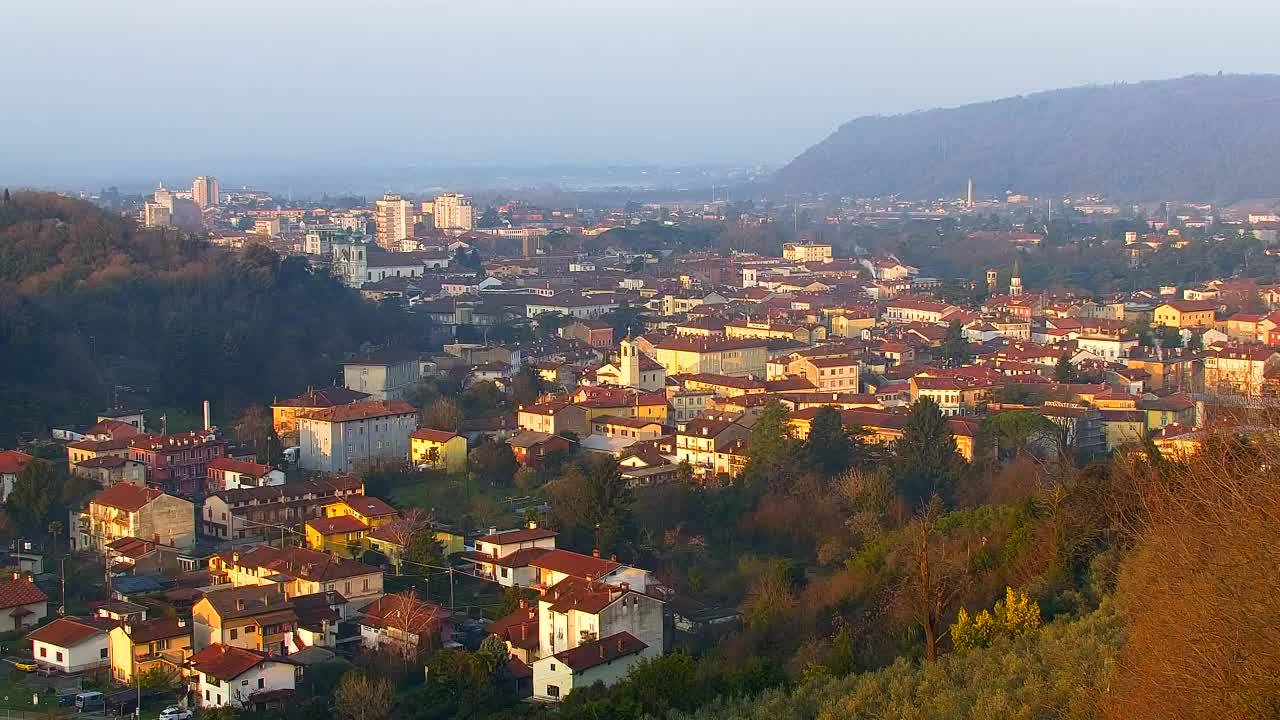 Nova Gorica i Gorica: Prekrasan Pogled iz Franjevačkog Samostana Kostanjevica