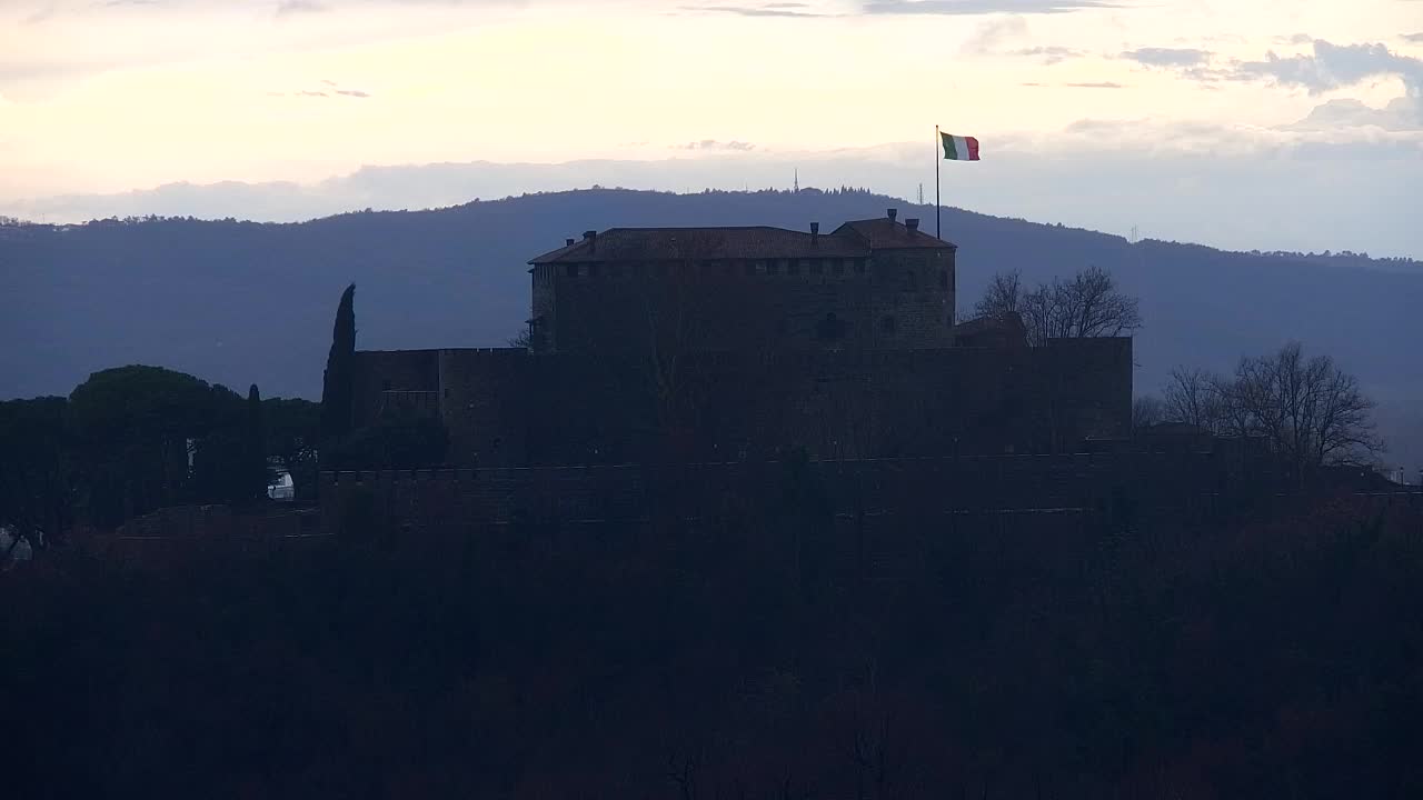 Nova Gorica i Gorica: Prekrasan Pogled iz Franjevačkog Samostana Kostanjevica