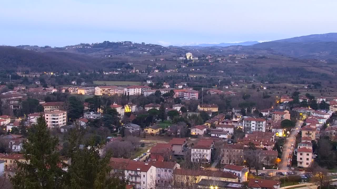 Nova Gorica e Gorizia: Panorama Mozzafiato dal Convento Francescano di Castagnevizza