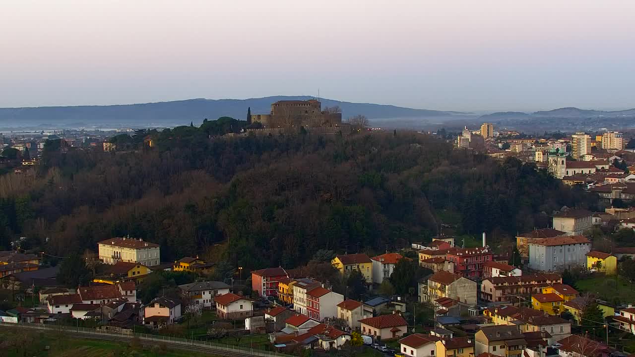 Nova Gorica e Gorizia: Panorama Mozzafiato dal Convento Francescano di Castagnevizza