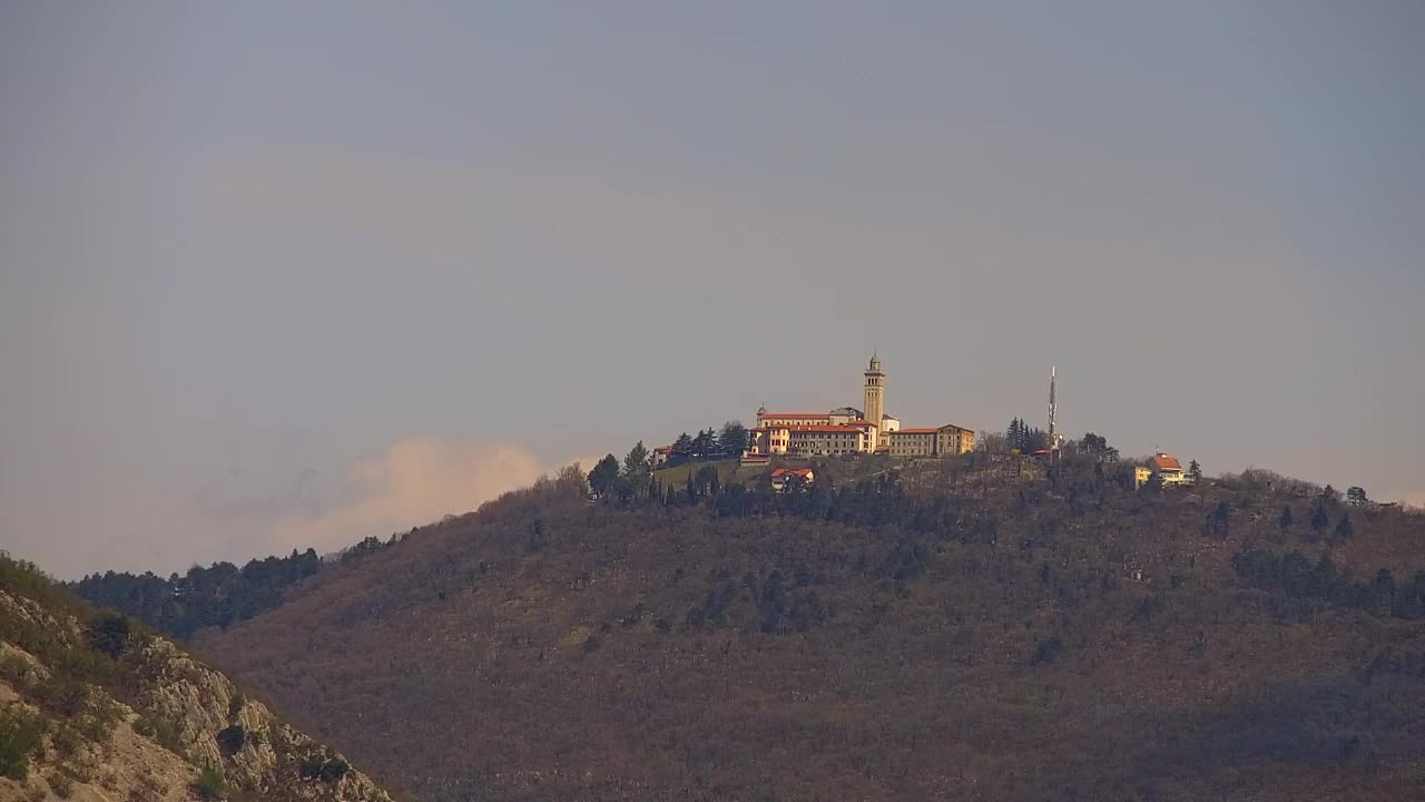Nova Gorica e Gorizia: Panorama Mozzafiato dal Convento Francescano di Castagnevizza