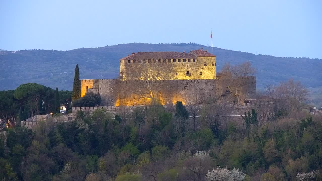 Nova Gorica y Gorizia: Impresionantes Vistas desde el Monasterio Franciscano de Kostanjevica