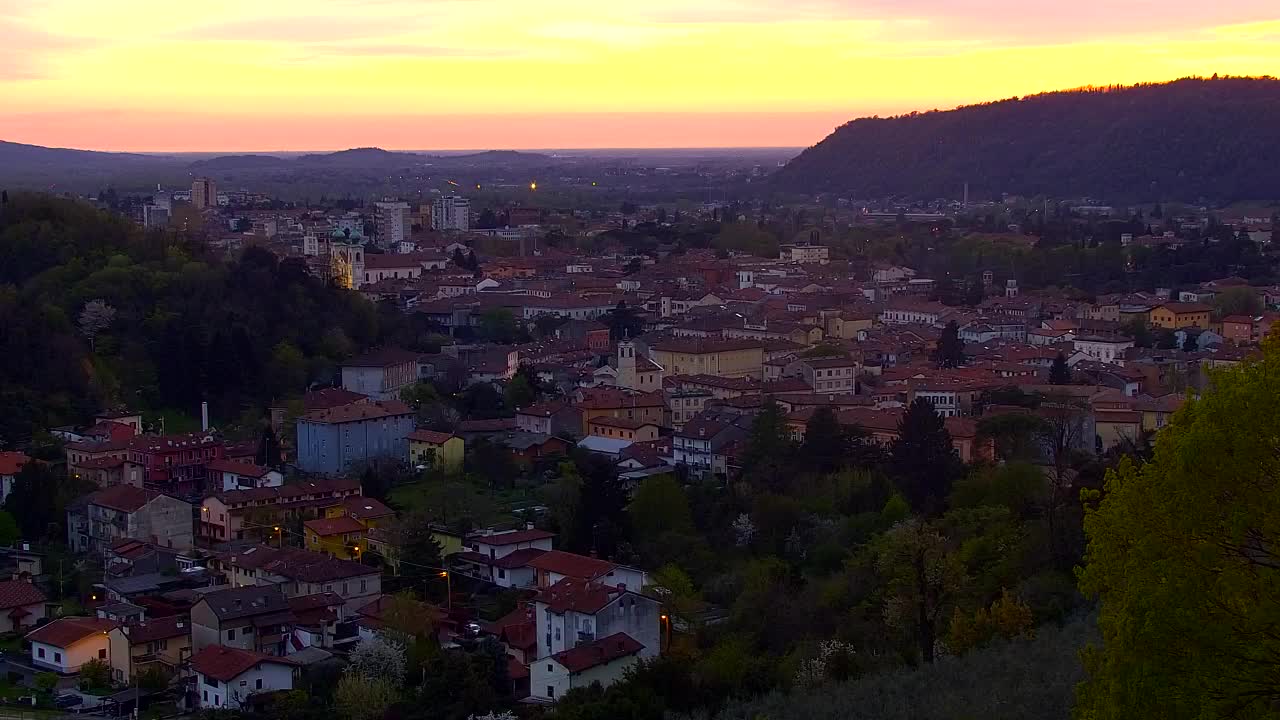 Nova Gorica i Gorica: Prekrasan Pogled iz Franjevačkog Samostana Kostanjevica