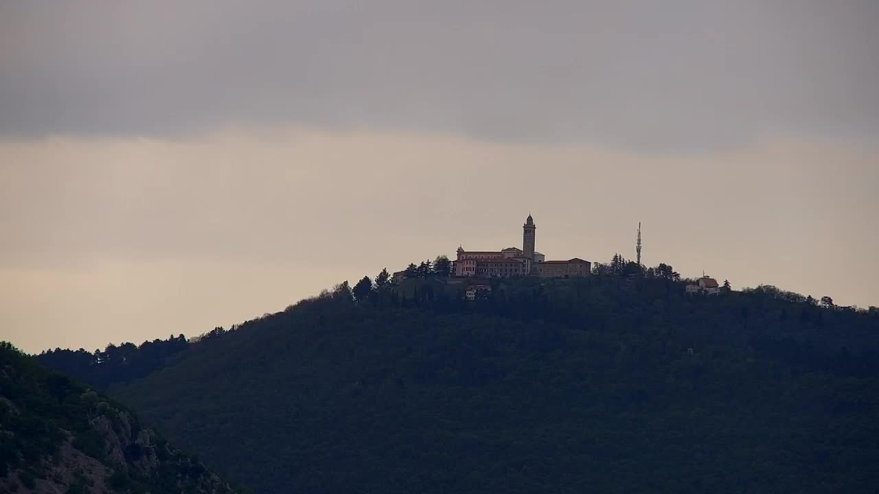Nova Gorica e Gorizia: Panorama Mozzafiato dal Convento Francescano di Castagnevizza