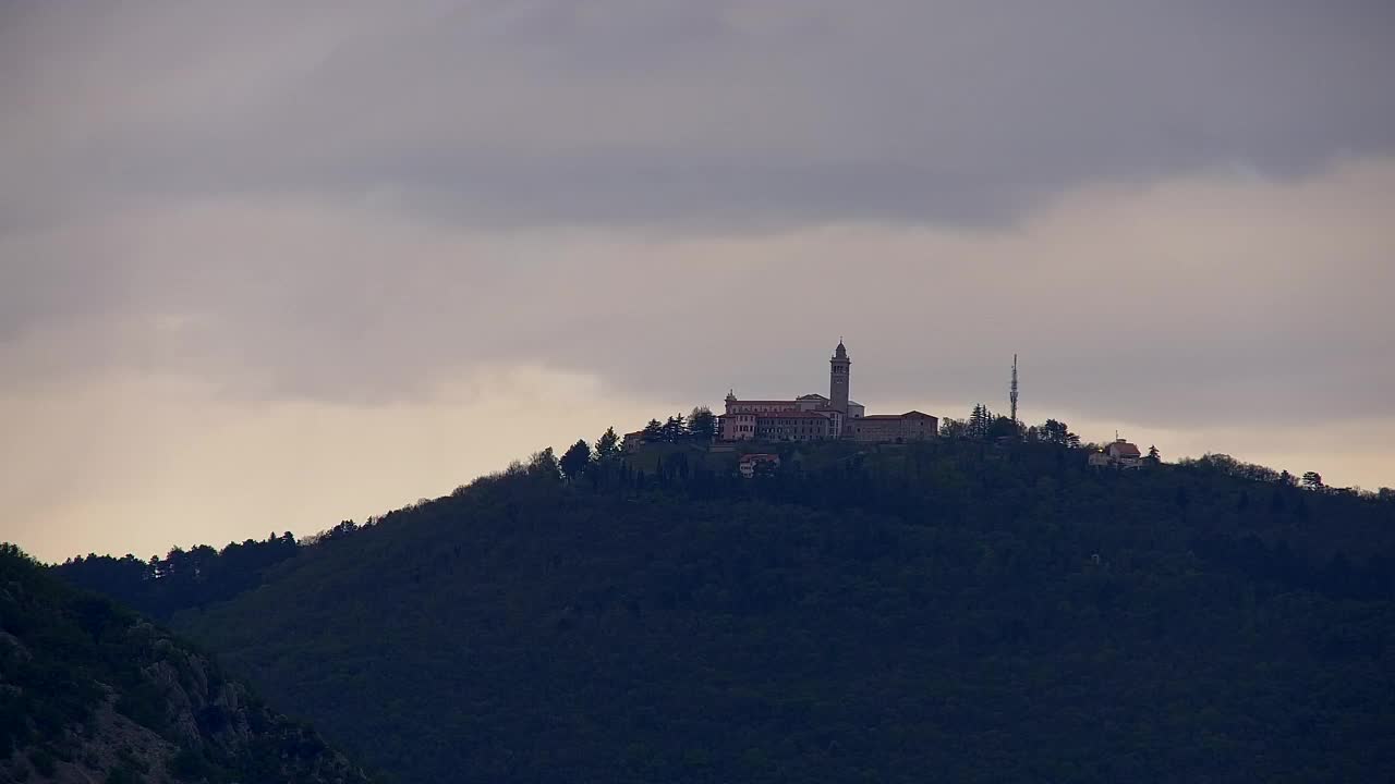 Nova Gorica e Gorizia: Panorama Mozzafiato dal Convento Francescano di Castagnevizza