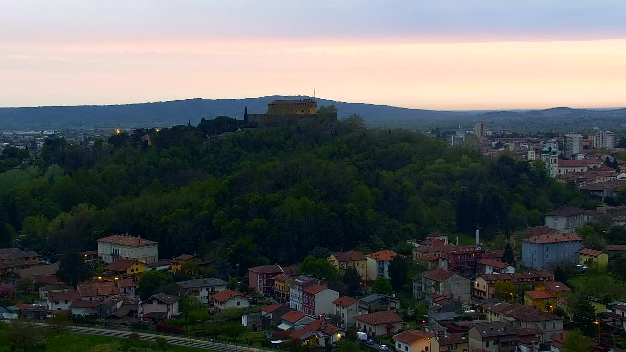 Nova Gorica i Gorica: Prekrasan Pogled iz Franjevačkog Samostana Kostanjevica
