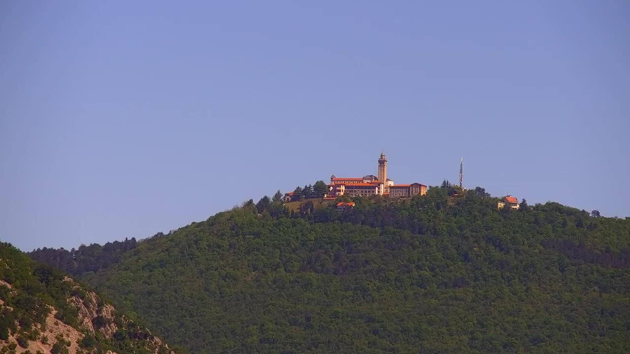 Nova Gorica e Gorizia: Panorama Mozzafiato dal Convento Francescano di Castagnevizza