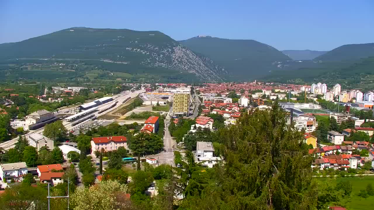 Nova Gorica e Gorizia: Panorama Mozzafiato dal Convento Francescano di Castagnevizza