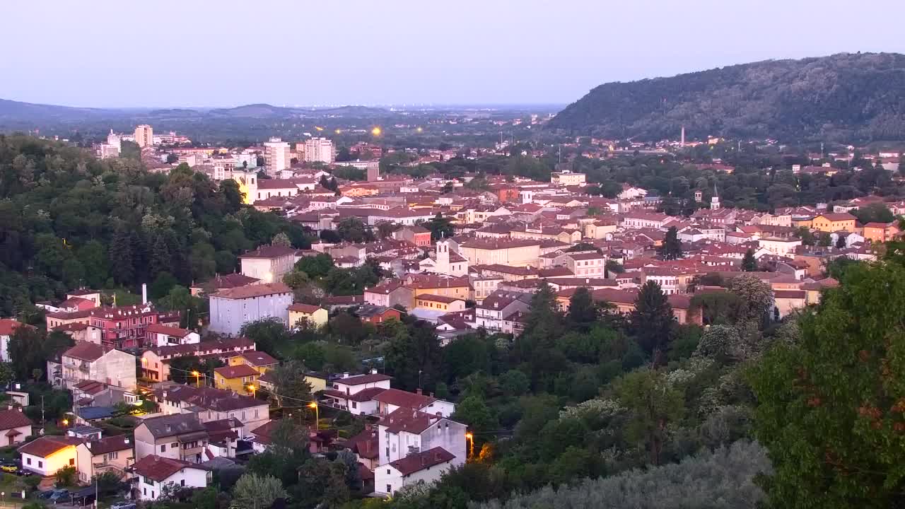 Nova Gorica i Gorica: Prekrasan Pogled iz Franjevačkog Samostana Kostanjevica