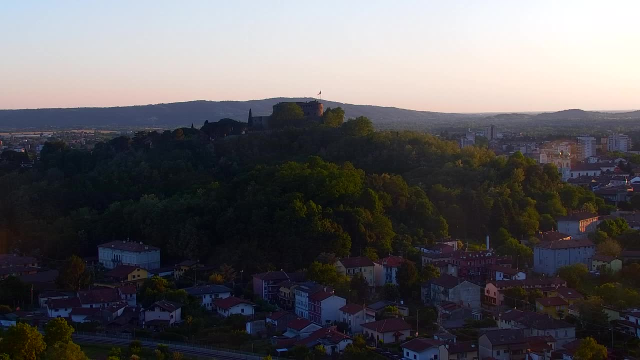 Nova Gorica e Gorizia: Panorama Mozzafiato dal Convento Francescano di Castagnevizza