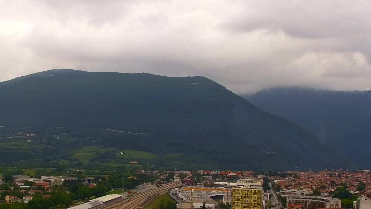 Nova Gorica i Gorica: Prekrasan Pogled iz Franjevačkog Samostana Kostanjevica