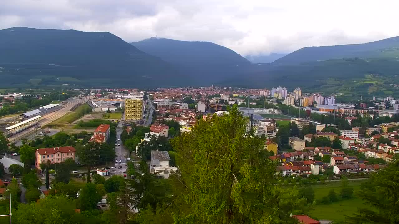 Nova Gorica i Gorica: Prekrasan Pogled iz Franjevačkog Samostana Kostanjevica