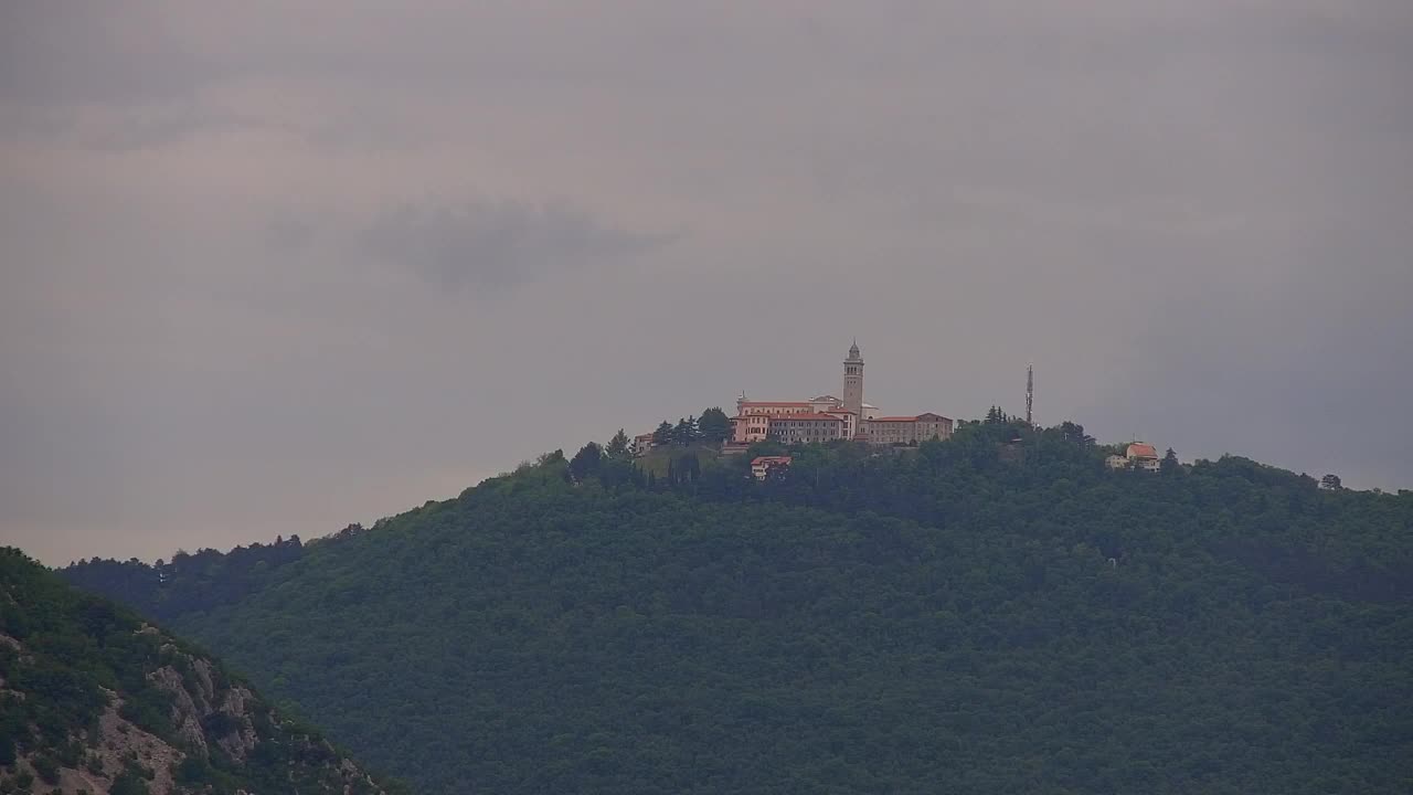 Nova Gorica e Gorizia: Panorama Mozzafiato dal Convento Francescano di Castagnevizza