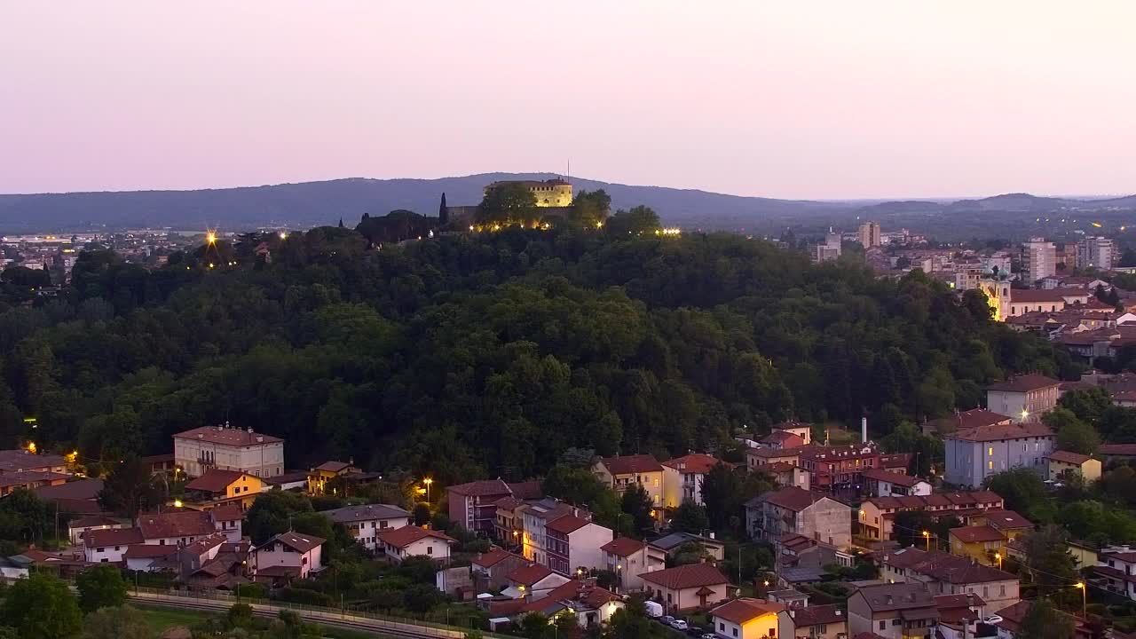 Nova Gorica i Gorica: Prekrasan Pogled iz Franjevačkog Samostana Kostanjevica