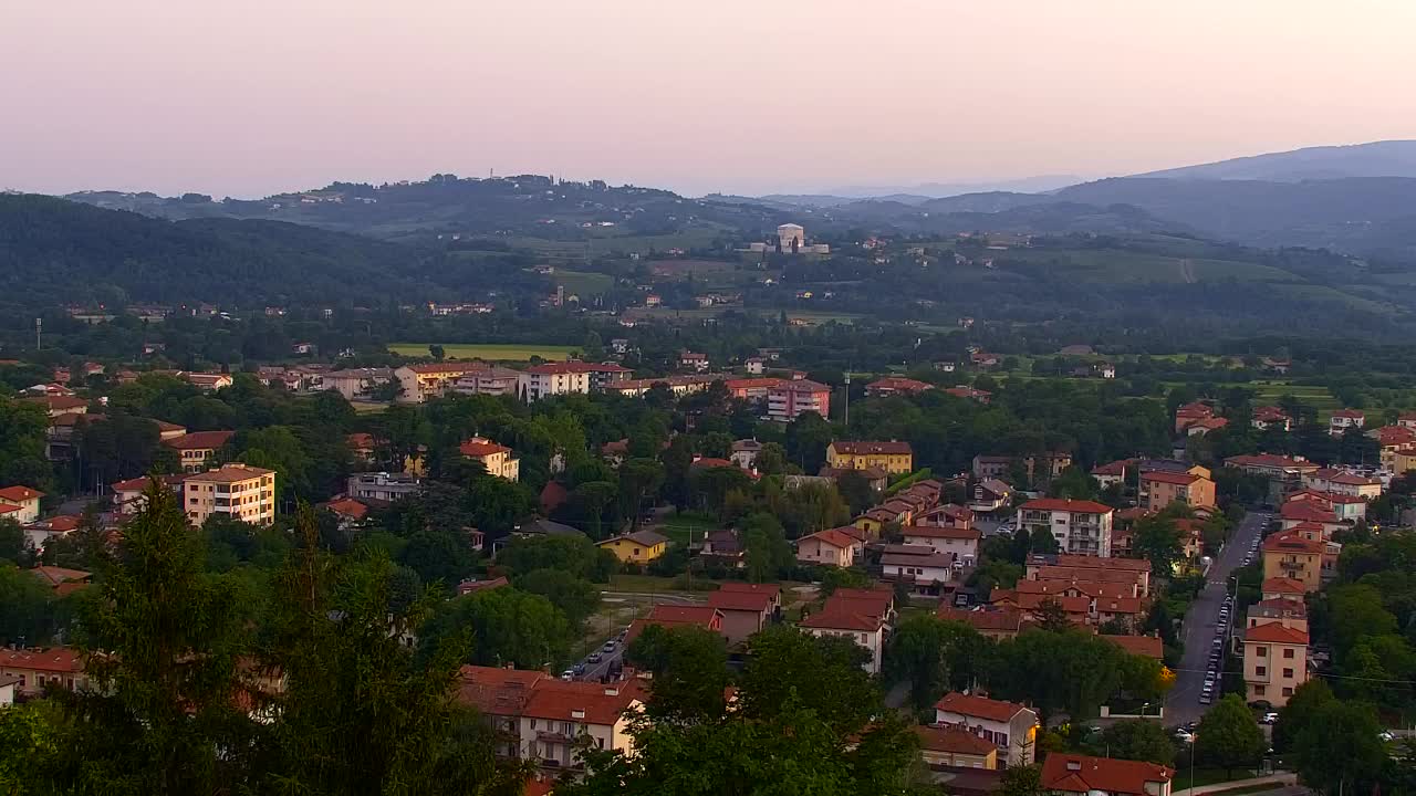 Nova Gorica y Gorizia: Impresionantes Vistas desde el Monasterio Franciscano de Kostanjevica