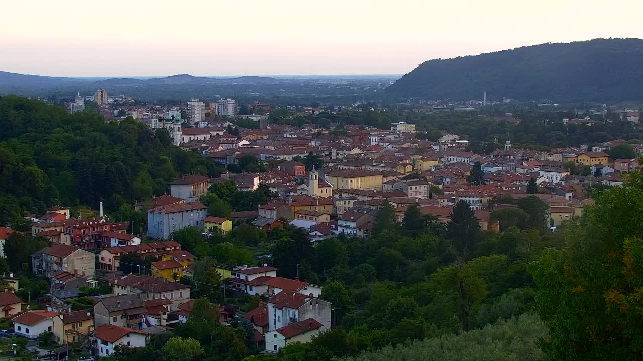 Nova Gorica i Gorica: Prekrasan Pogled iz Franjevačkog Samostana Kostanjevica