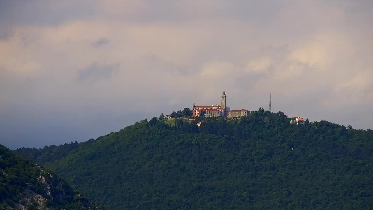 Nova Gorica e Gorizia: Panorama Mozzafiato dal Convento Francescano di Castagnevizza
