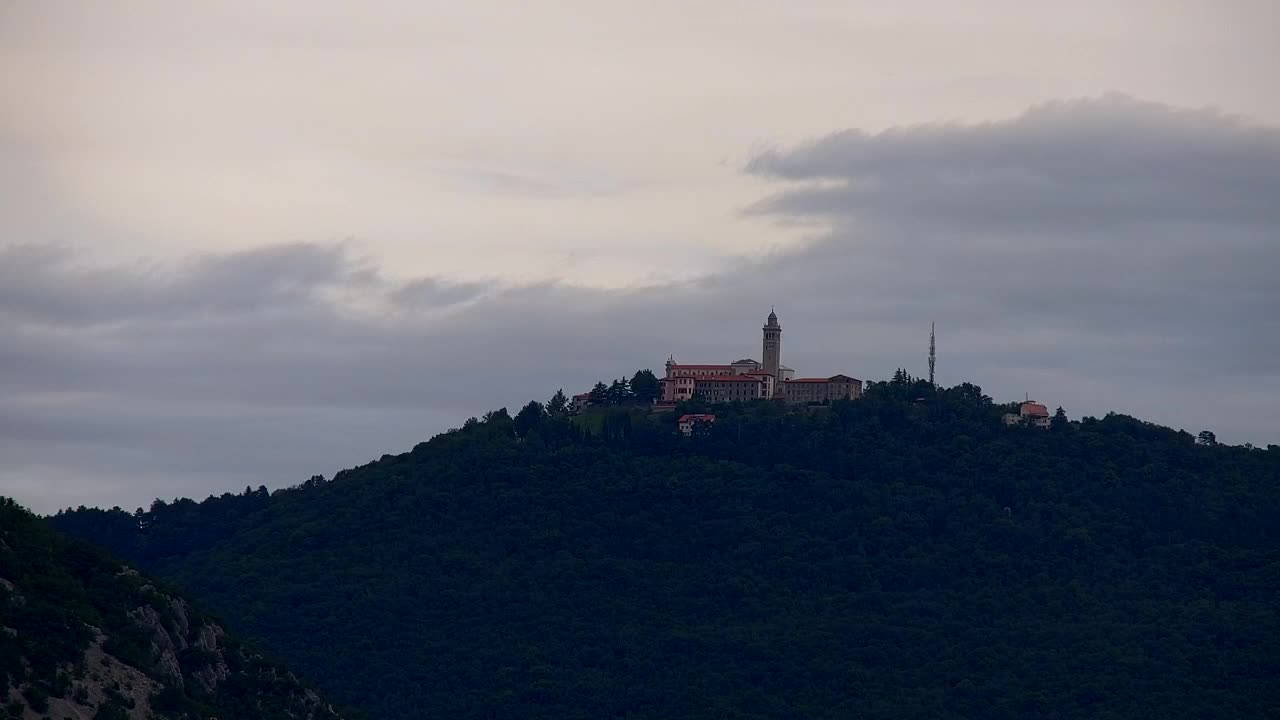 Nova Gorica e Gorizia: Panorama Mozzafiato dal Convento Francescano di Castagnevizza