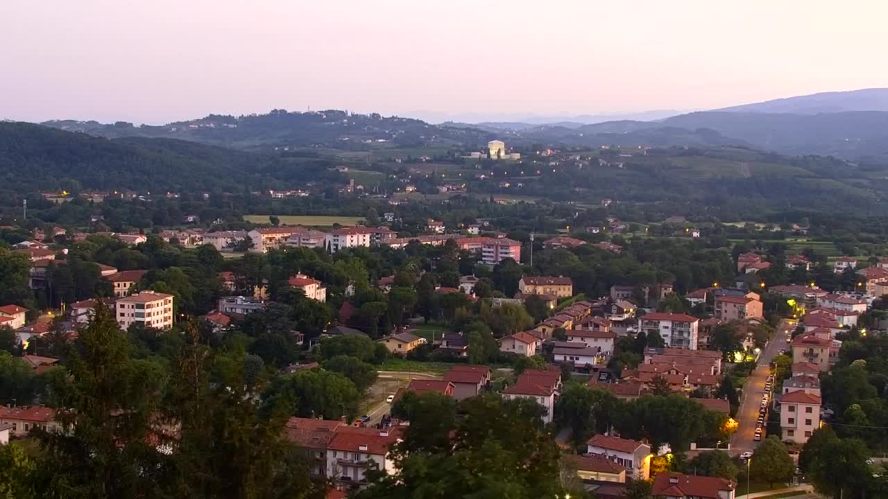 Nova Gorica e Gorizia: Panorama Mozzafiato dal Convento Francescano di Castagnevizza