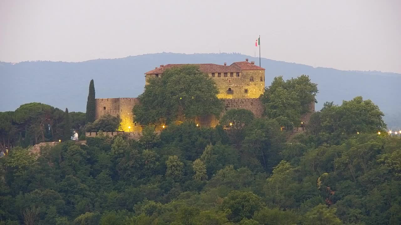 Nova Gorica e Gorizia: Panorama Mozzafiato dal Convento Francescano di Castagnevizza
