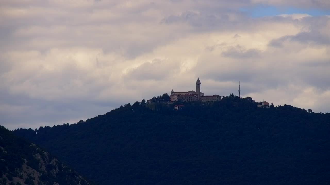 Nova Gorica e Gorizia: Panorama Mozzafiato dal Convento Francescano di Castagnevizza