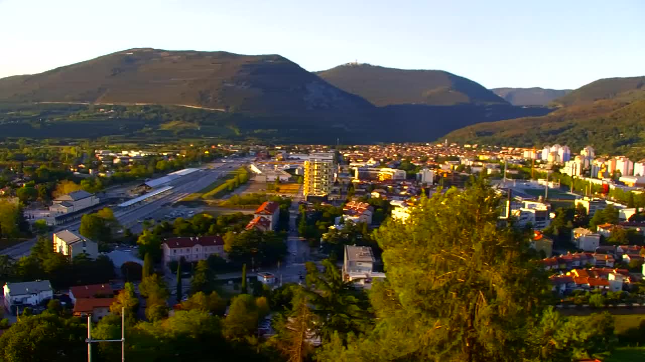 Nova Gorica i Gorica: Prekrasan Pogled iz Franjevačkog Samostana Kostanjevica