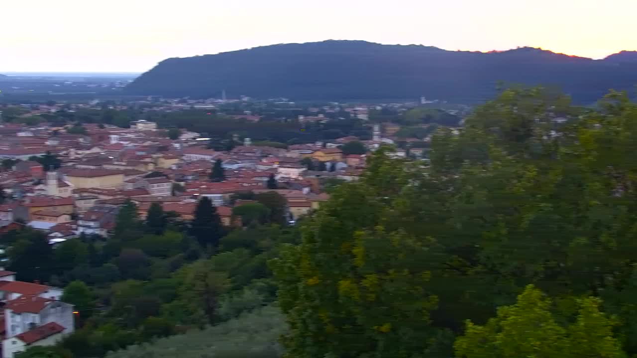 Nova Gorica i Gorica: Prekrasan Pogled iz Franjevačkog Samostana Kostanjevica