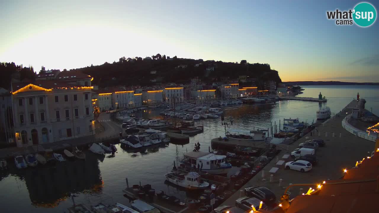 Webcam en direct de Piran “Mandrač” – Incroyable vue en direct de la Villa Piranesi