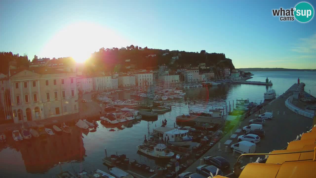 Webcam en direct de Piran “Mandrač” – Incroyable vue en direct de la Villa Piranesi