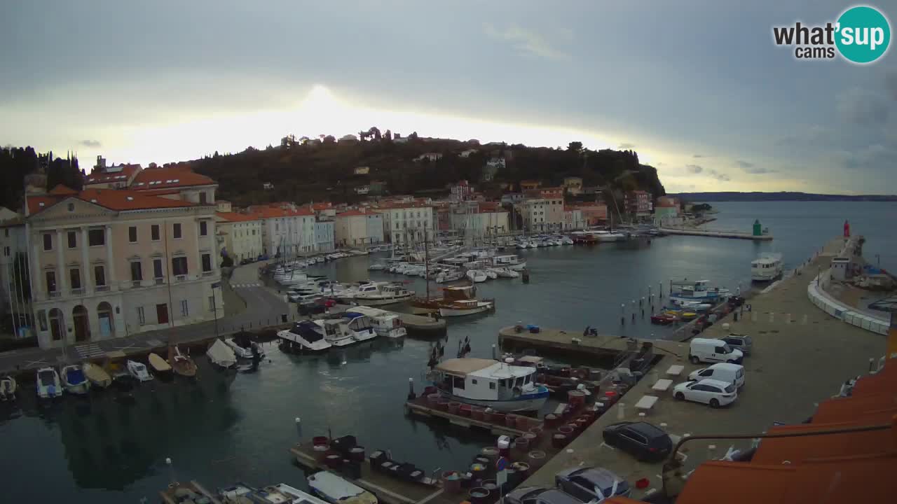 Webcam en direct de Piran “Mandrač” – Incroyable vue en direct de la Villa Piranesi