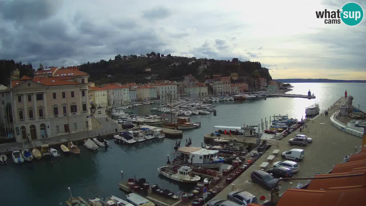 Webcam en direct de Piran “Mandrač” – Incroyable vue en direct de la Villa Piranesi