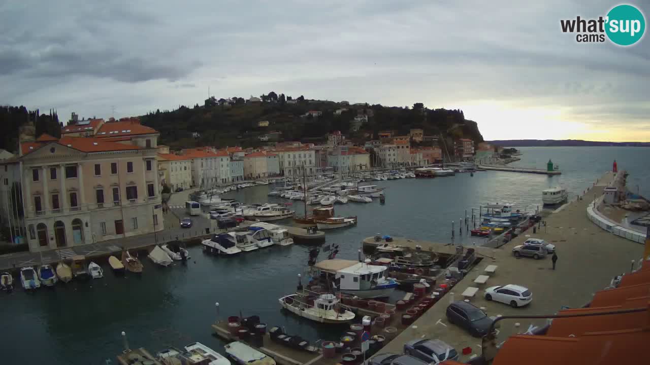 Webcam en direct de Piran “Mandrač” – Incroyable vue en direct de la Villa Piranesi